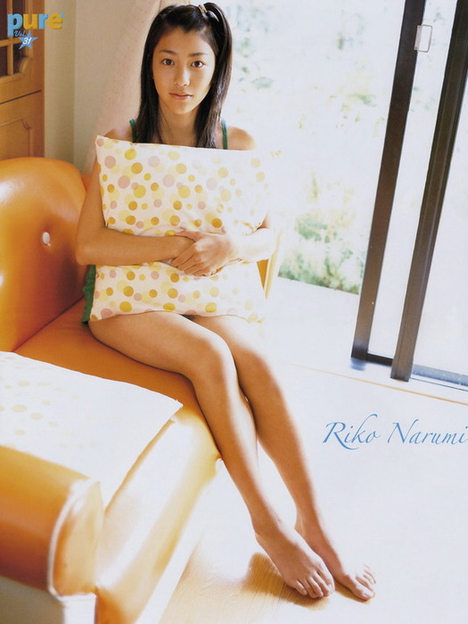 成海璃子　女優の胸チラがエロい画像まとめ 12