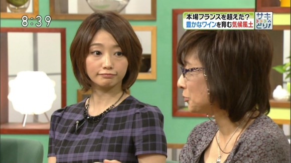 眞鍋かをりの胸の谷間や黒パンストがエロいキャプ画像30枚 27