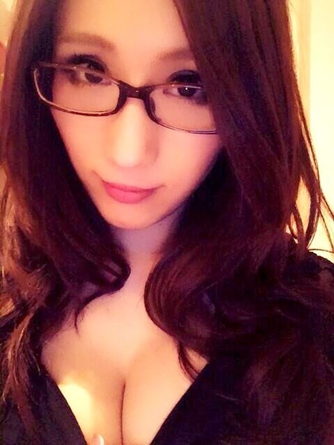 フェロモンたっぷりなAV女優　JULIAの抜けるエロ画像100枚 90
