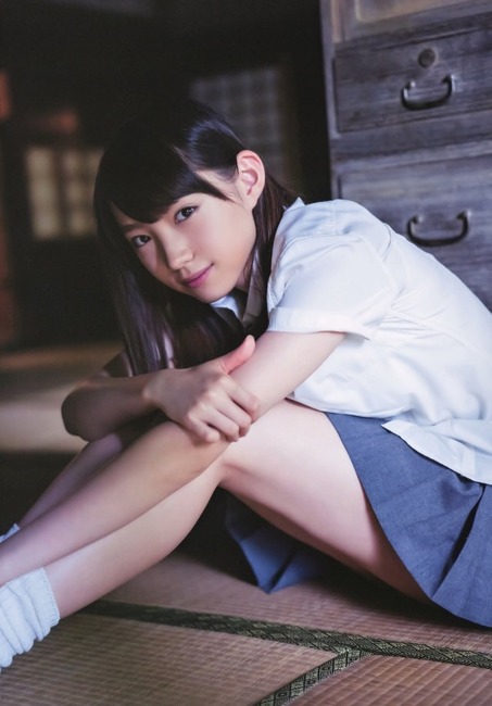清楚系な太田夢莉のグラビア画像 12