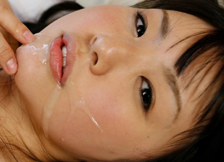 ギャルやお姉さんに精子をぶっかけてるエロ画像 20