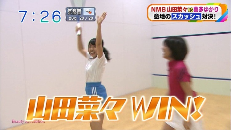 NMB48山田菜々がスカッシュでアンスコパンチラしてるエロキャプ画像 24