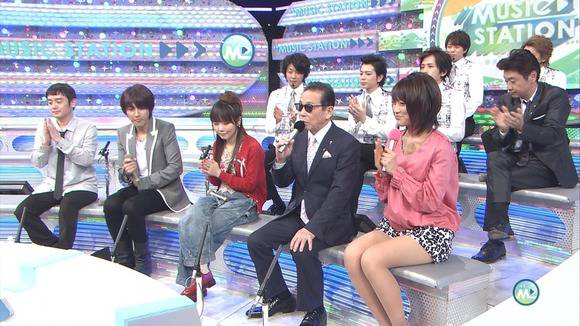 竹内女子アナウンサーがMステでパンチラしてるエロキャプ画像 12