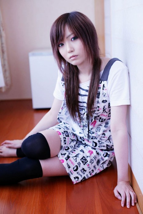 ニーソックス履いてる女の子の太もも、パンチラ画像 33