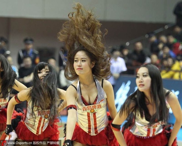 台湾チアリーダーのパンチラや胸チラがエロい画像35枚 21