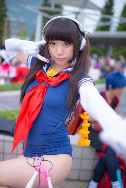 パンツ見えそうな素人コスプレイヤーのエロ画像 22