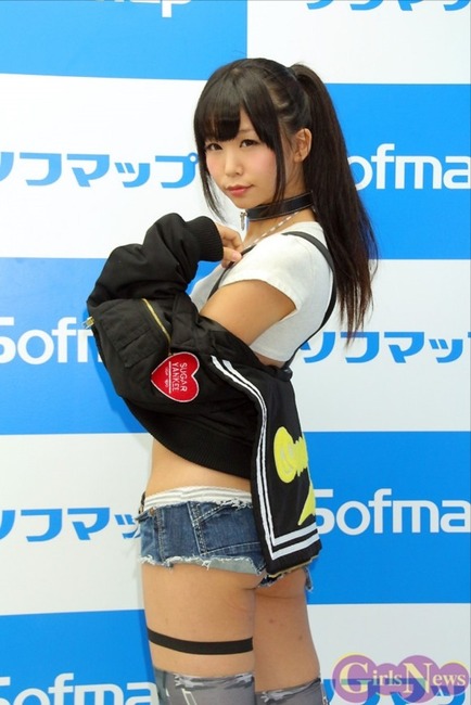 五木あきら コスプレイヤーの下乳が見えてるエロ画像 10