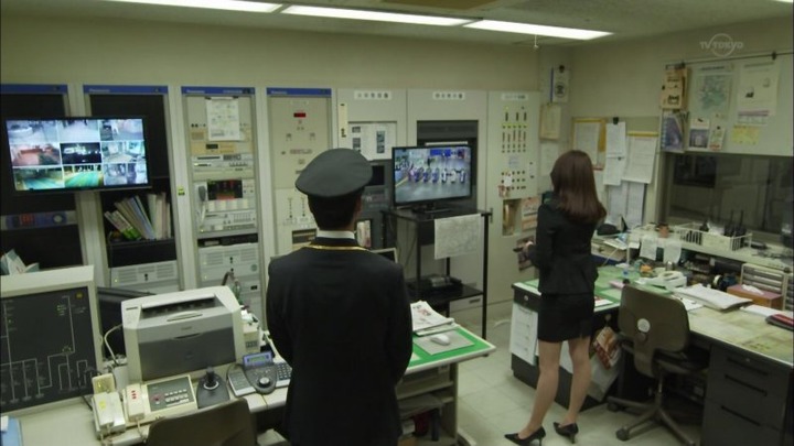 佐藤めぐみ 女優がスーツ姿でパンチラしてるエロ画像 14