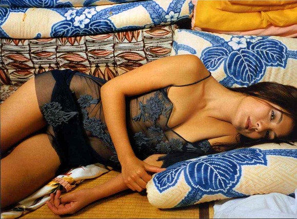 吉本多香美　女優のセミヌードがエロい画像まとめ 19