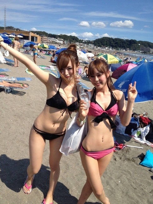 【画像】こういう女たちと海で遊んだことないやつwwwwww 2
