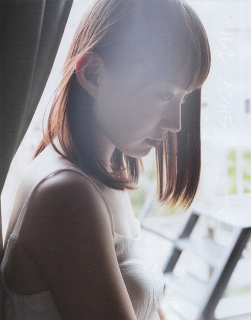 清楚系な太田夢莉のグラビア画像 16