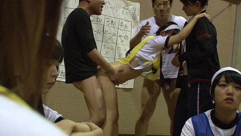 時間を止めてブルマ姿の女の子を犯してるエロ動画 12