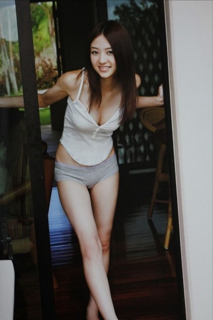 逢沢りな 女優の胸の谷間がエロい画像30枚 26