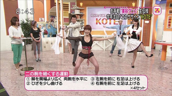 友利新　熟女美人女医の胸チラ画像がエロい 17