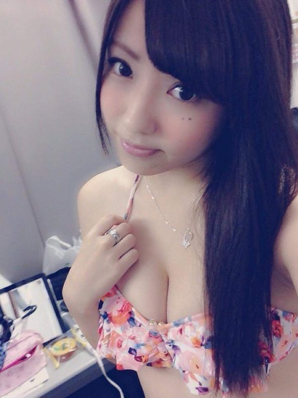 富永一葉のコスプレ自撮りが抜けるエロ画像 34