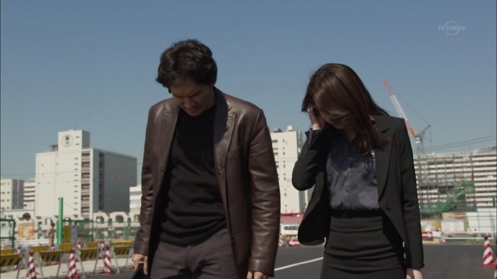 佐藤めぐみ 女優がスーツ姿でパンチラしてるエロ画像 18