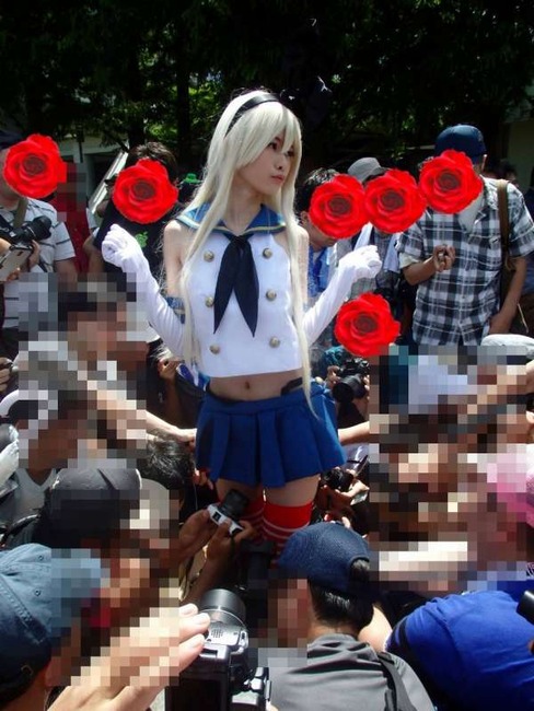 パンツ見えそうな素人コスプレイヤーのエロ画像 25