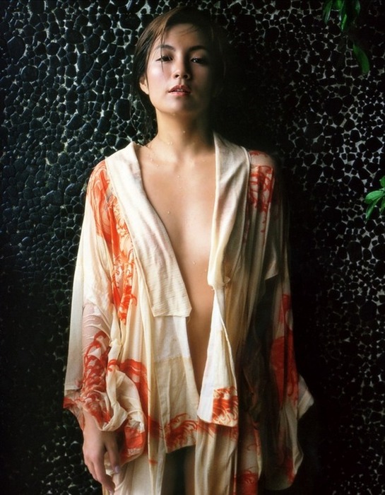 吉本多香美　女優のセミヌードがエロい画像まとめ 24
