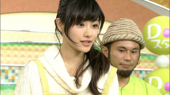 石原さとみの笑顔が可愛いエロキャプ画像まとめ 14