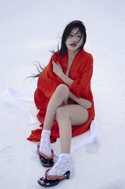 壇蜜さんが浴衣姿で脱いでる着エロ画像40枚 24