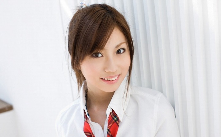 小桜沙樹　ギャル系AV女優の服装がエロい画像まとめ 31