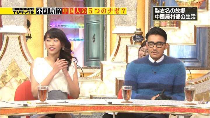 TVタックルでミニスカで生足を見せてるお姉さんのエロキャプ画像 3