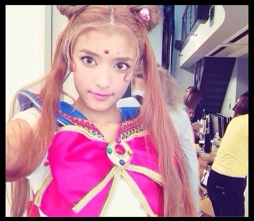 【画像】ローラ、セーラームーン姿公開で「可愛過ぎる」と反響