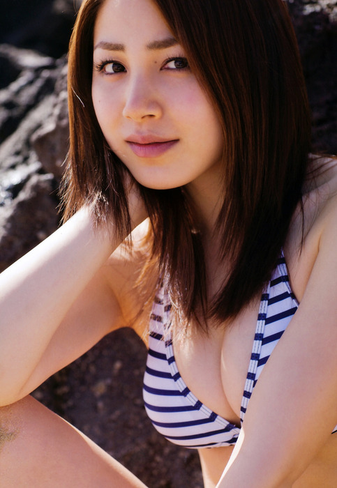 吉川友の紫ビキニがエロい画像 25