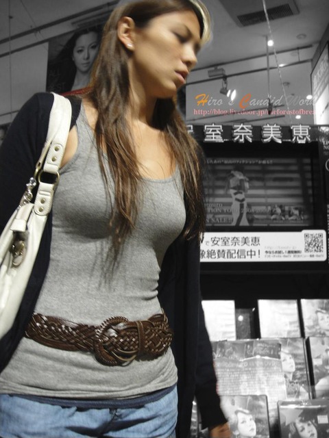 【素人着衣巨乳エロ画像】どんなおっぱいしてるんだろ…妄想膨らむ着衣巨乳女子を盗撮したったｗｗｗｗｗ 15