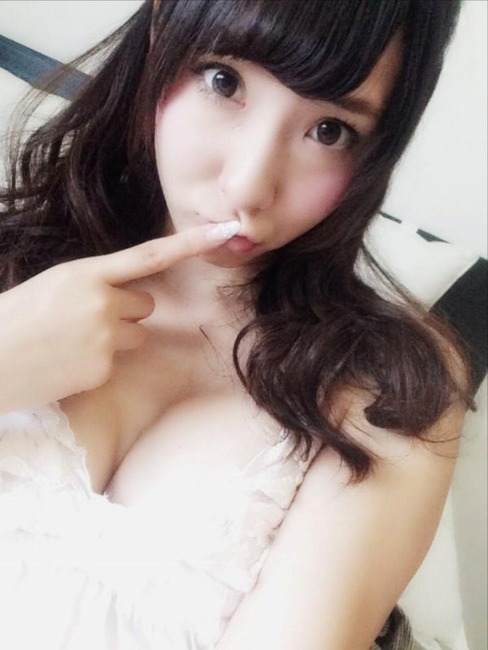 今夜のおかずになるグラビアアイドルの自撮りエロ写メ 17