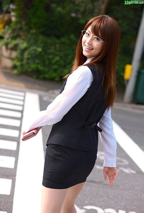 メガネっ娘なOLのエロ画像ください 35