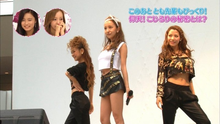 板野友美・ともちんがライブでパンチラしてる 30