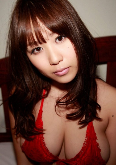 西田麻衣 　ムチムチ巨乳グラドルの抜けるエロ画像30枚 11
