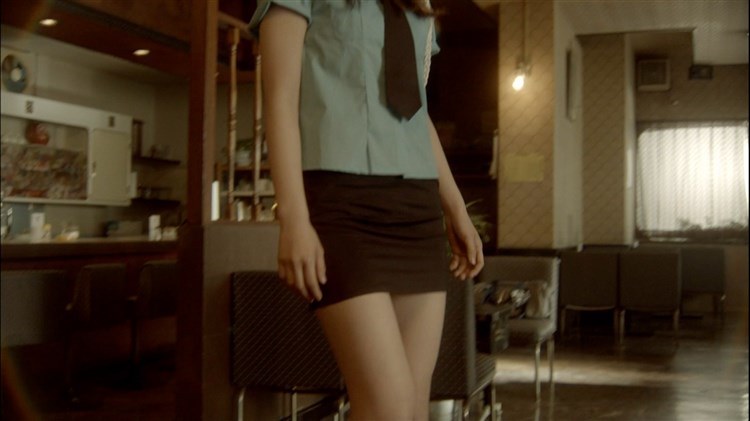 夏帆が制服姿で開脚パンチラしてるエロキャプ画像 3