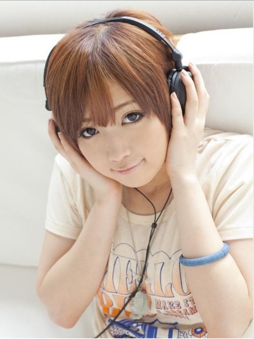 ミュージシャンからAV女優になった水菜ユイが手マンで潮吹いてるエロ画像 31