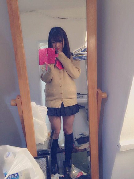 富永一葉のコスプレ自撮りが抜けるエロ画像 16