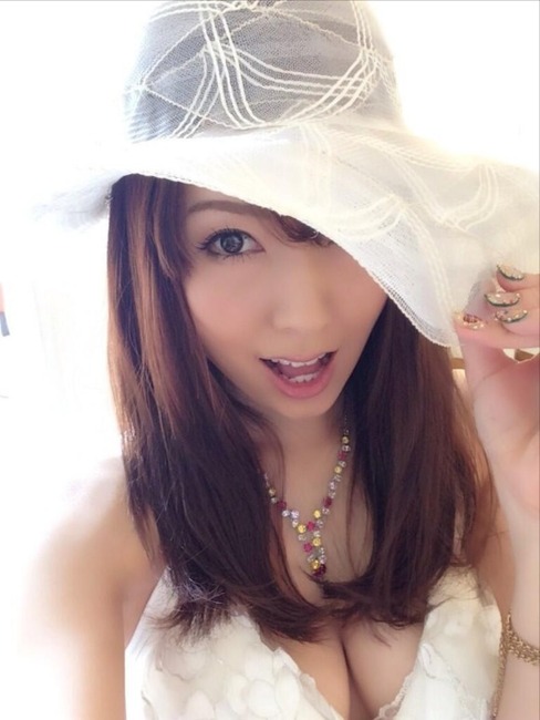 波多野結衣　AV女優が素人男性を手コキ・フェラで抜いてるエロ画像30枚 27
