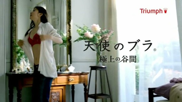 篠原涼子の赤いブラジャー姿がエロい画像まとめ　【人妻・熟女】 18