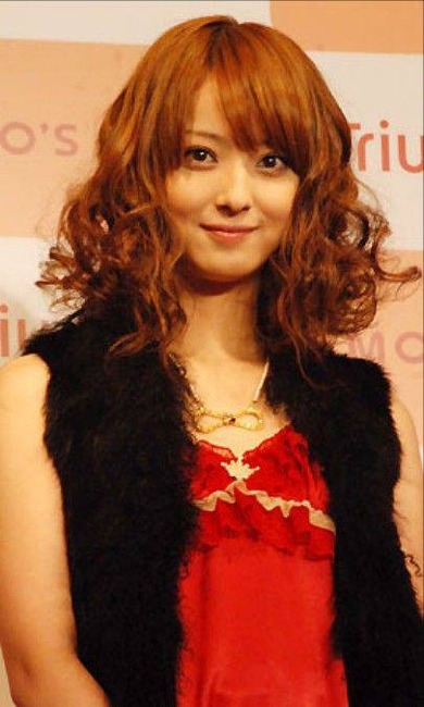佐々木希の水着やサンタコスプレがエロい画像40枚 9