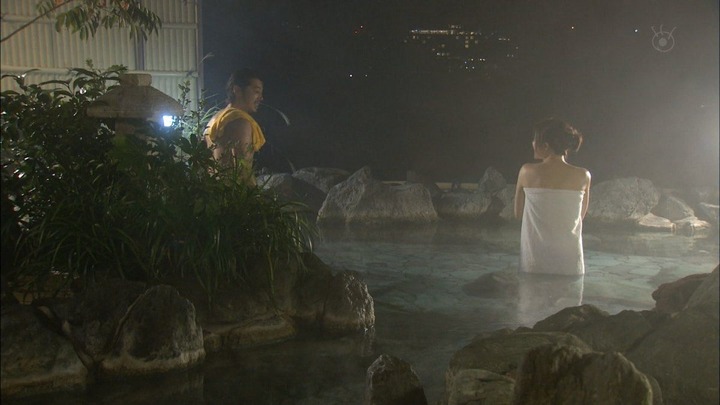 石原さとみのベッドシーンがエロい画像 9