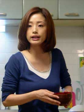 半澤直樹に出てる上戸彩の巨乳おっぱいがエロい画像 5