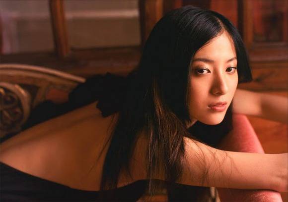 吉高由里子　女優がタトゥー掘ってるエロキャプ画像 25
