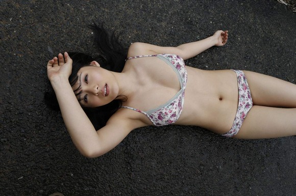 星名美津紀を押し倒して犯したくなるエロ画像 12