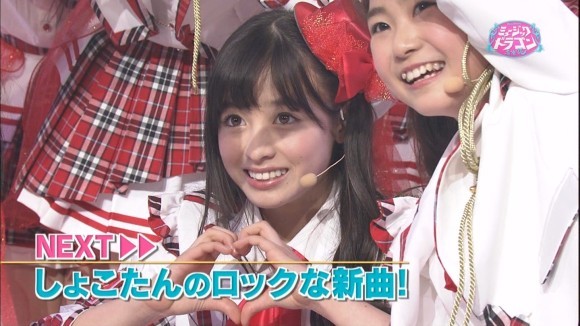 橋本環奈さんがライブ中にパンチラしてるエロ画像50枚 29