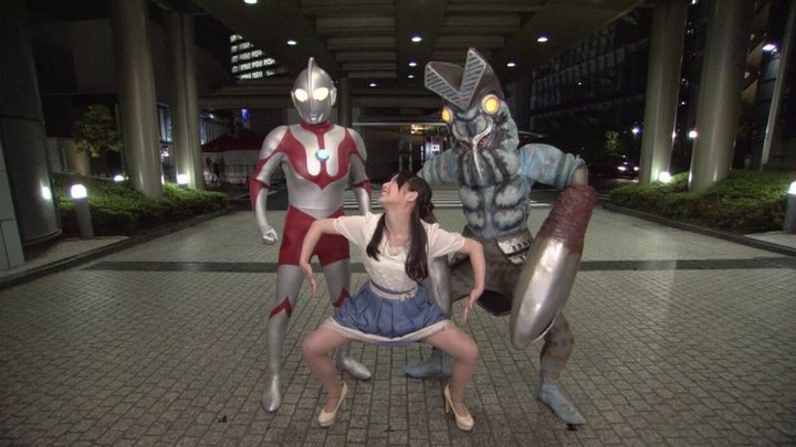 玉木碧女子アナがサッカーボールを蹴ってパンチラしてるエロ画像 11