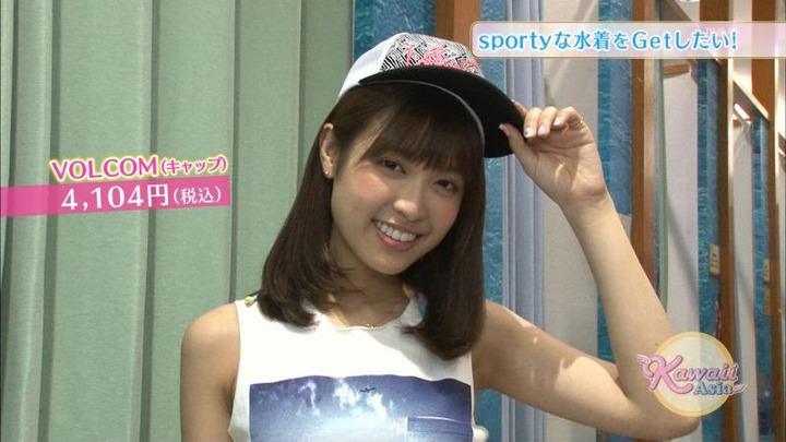 私服から水着に着替えてる巨乳素人のエロ画像 19