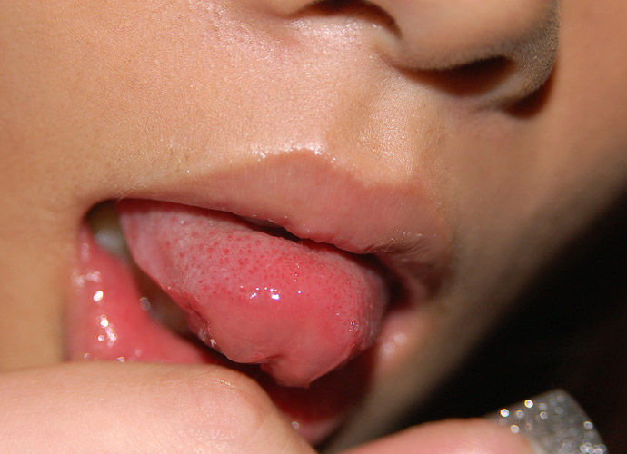 柔らかそうな舌や唇のお姉さんのエロ画像 11