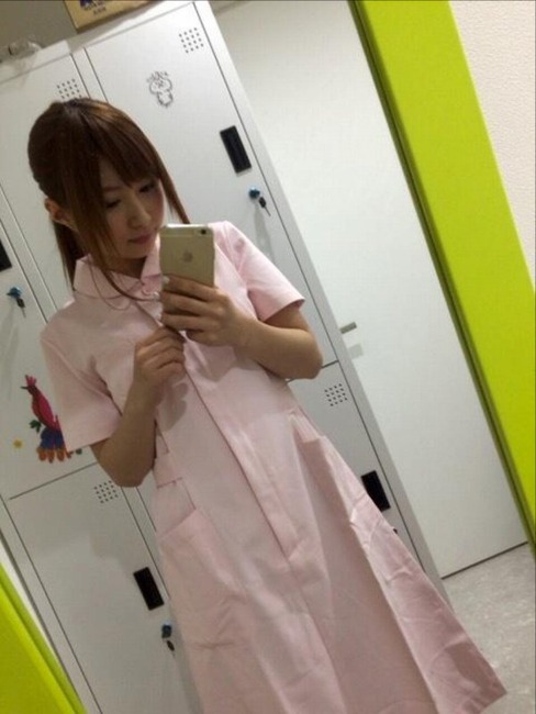 動物病院の看護師さんになった成瀬心美さんが可愛い 1