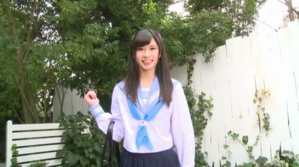 江藤理亜 グラビアアイドルの制服姿がエロい画像 11