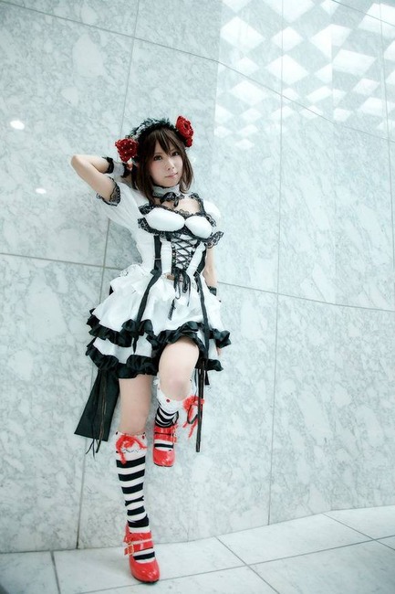 胸の谷間がエロい巨乳コスプレイヤーのエロ画像30枚 17